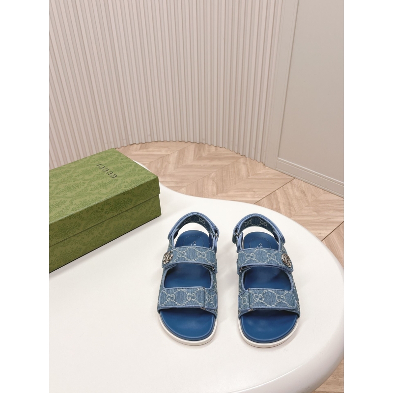 G*u*i sandals